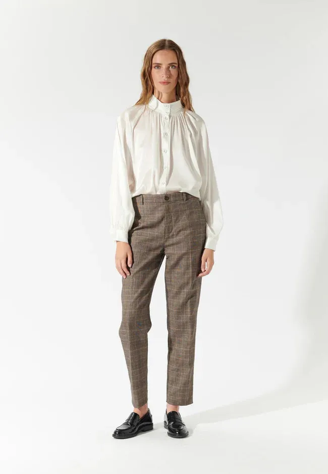 Dea Kudibal Nita White Blouse With Stand Collar