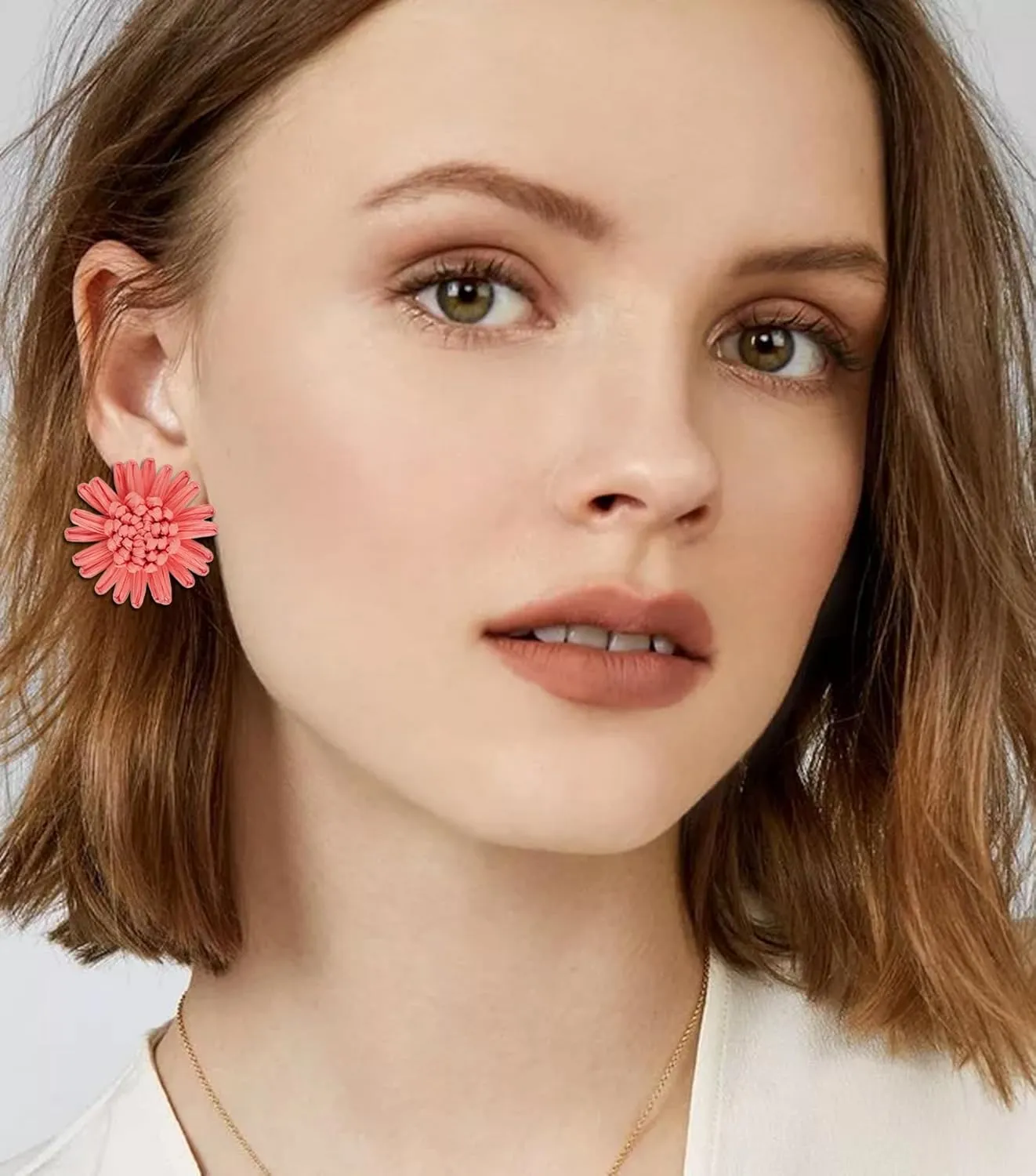 Flower Earrings for Women, Handmade Daisy Flower Stud Earrings Boho Summer Beach Jewelry for Womens Vacation Dresses