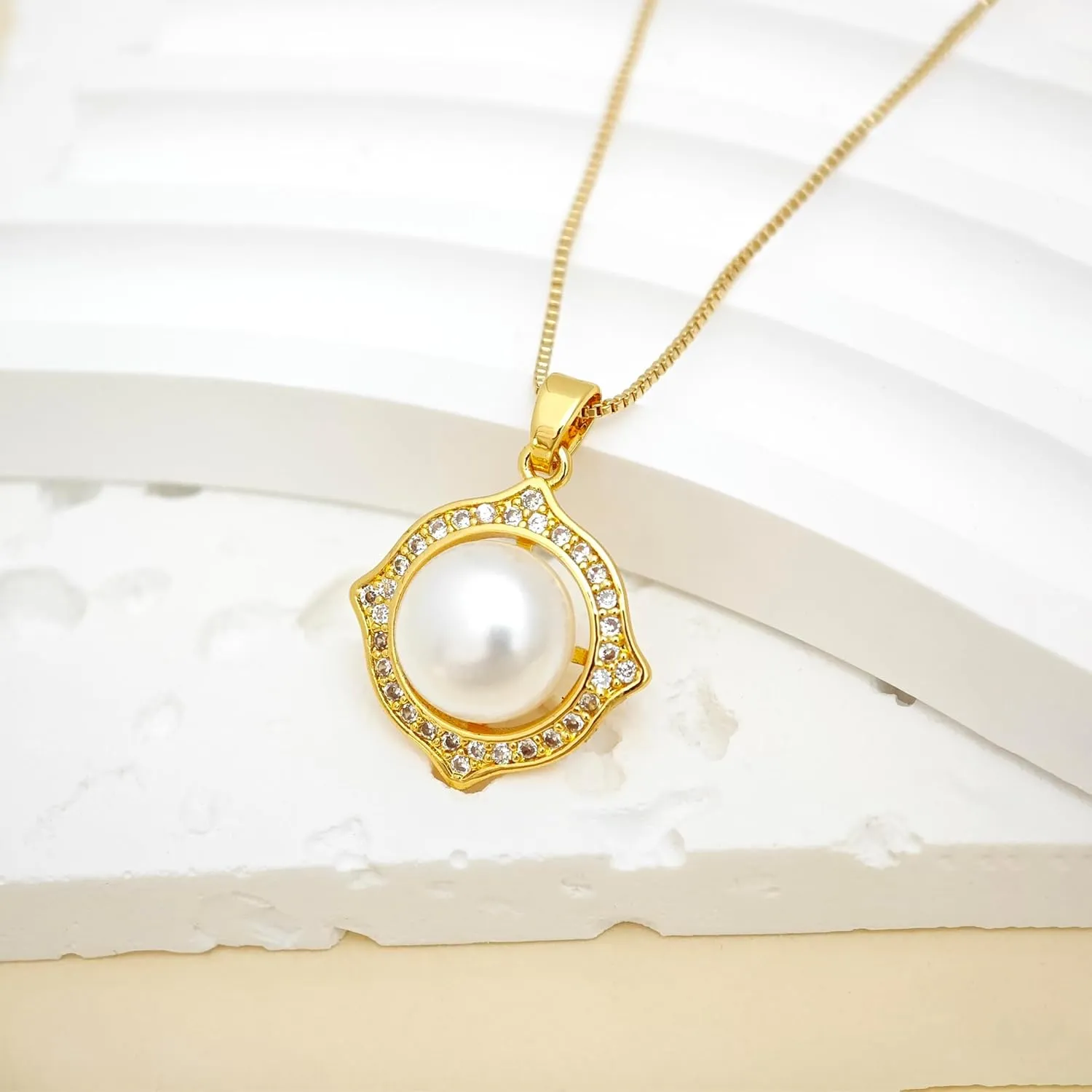 Gold Necklace for Women Trendy, 14k Gold Conch Shell Starfish Pendant Necklace Dainty Pearl Necklace for Women Charm Necklaces Summer Beach Jewelry Gifts for Woman