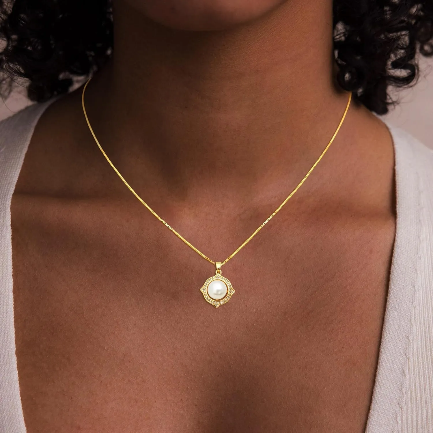 Gold Necklace for Women Trendy, 14k Gold Conch Shell Starfish Pendant Necklace Dainty Pearl Necklace for Women Charm Necklaces Summer Beach Jewelry Gifts for Woman