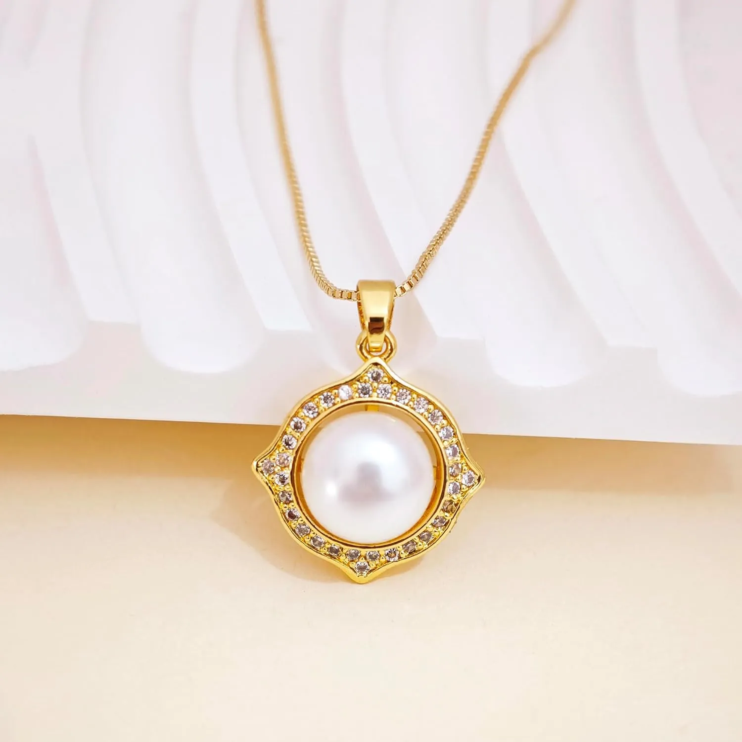 Gold Necklace for Women Trendy, 14k Gold Conch Shell Starfish Pendant Necklace Dainty Pearl Necklace for Women Charm Necklaces Summer Beach Jewelry Gifts for Woman