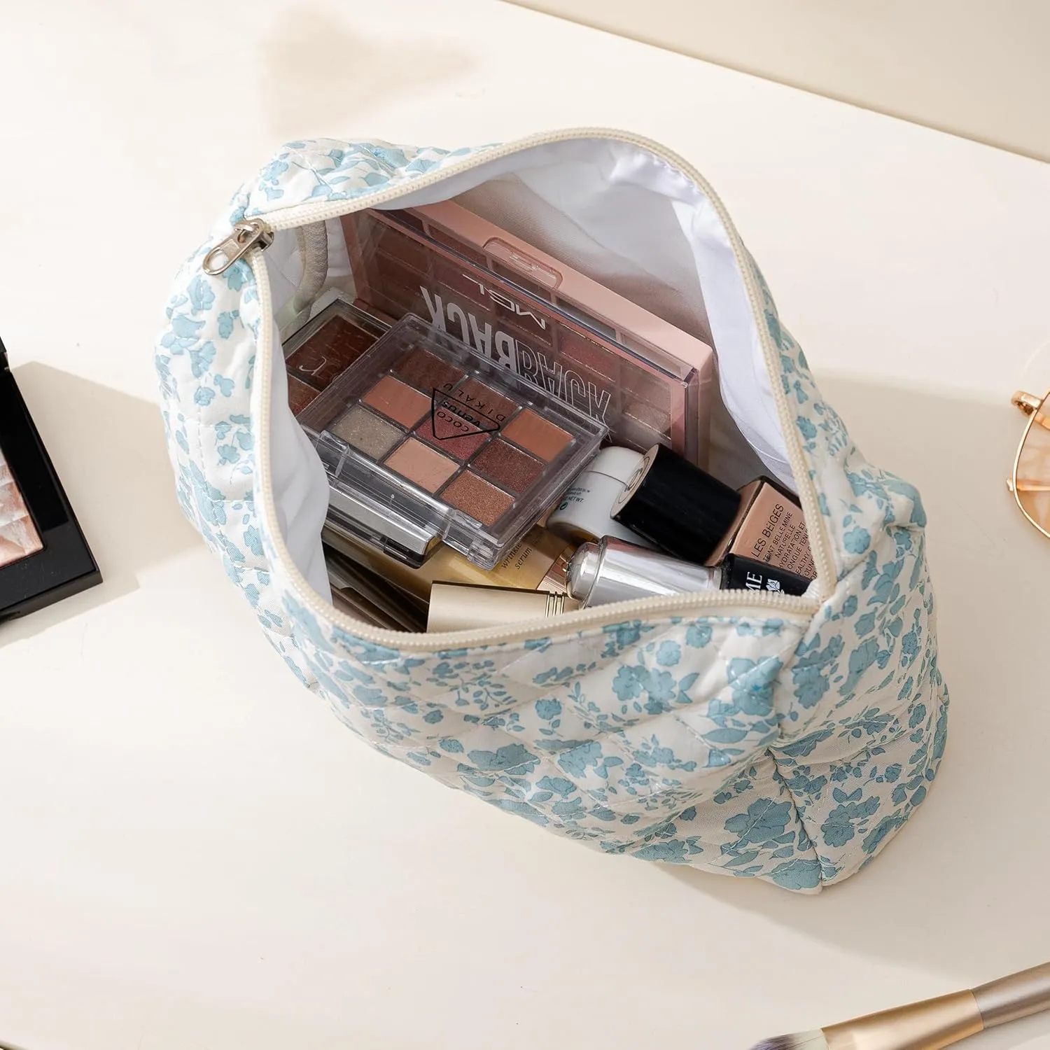 HBselect Quilted Makeup Bag, Portable Cotton Large Travel Makeup Bag, Cute Coquette Blueflowers Floral Cosmetic Bags Toiletry Bags for Women Teen Girls Mom