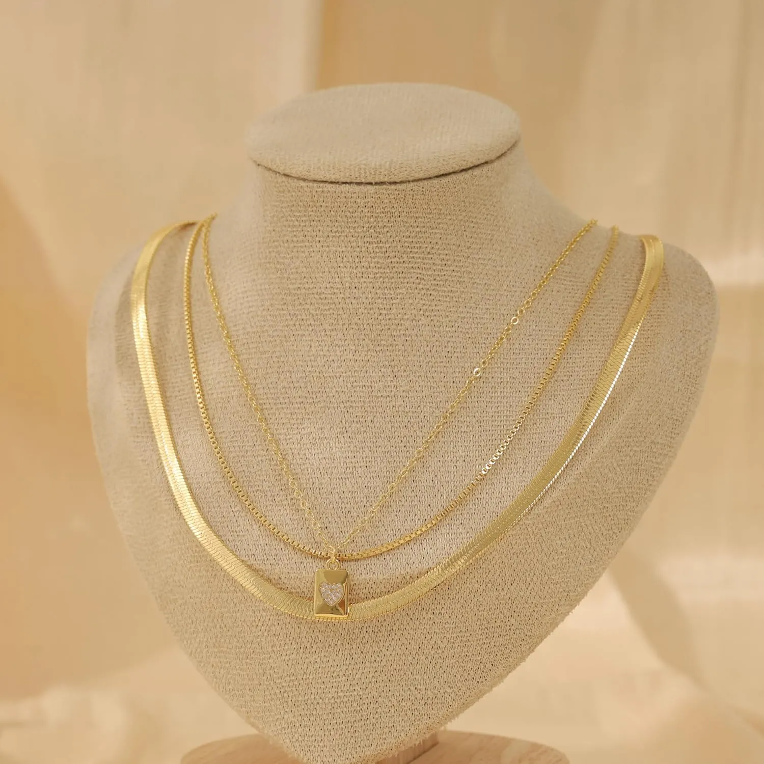 Layered Gold Necklaces for Women,14K Gold Plated Statement Necklace Gold Necklaces Set Simple Gold Choker Necklaces for Woman Layering Necklaces for women Trendy Jewelry for Women Gfts