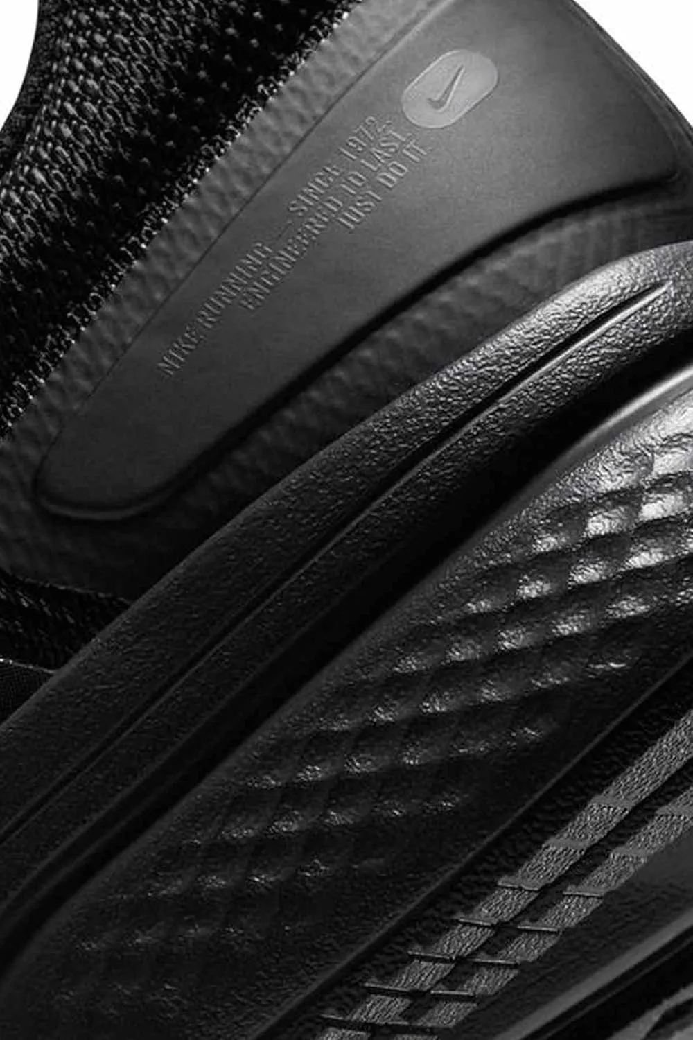 NIKE Men's Stroke Running Shoe