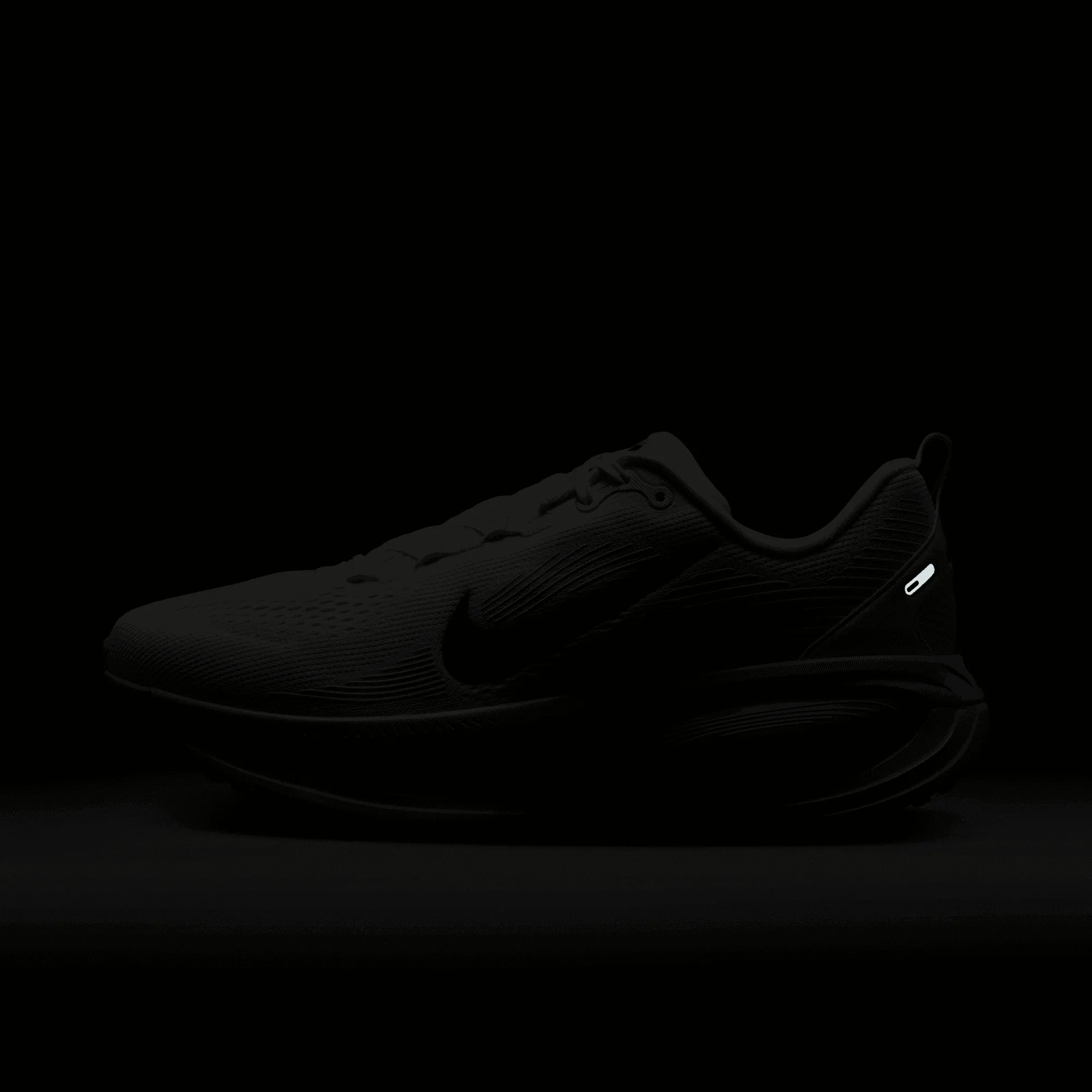 Nike Men's Vomero 18 Running Shoes