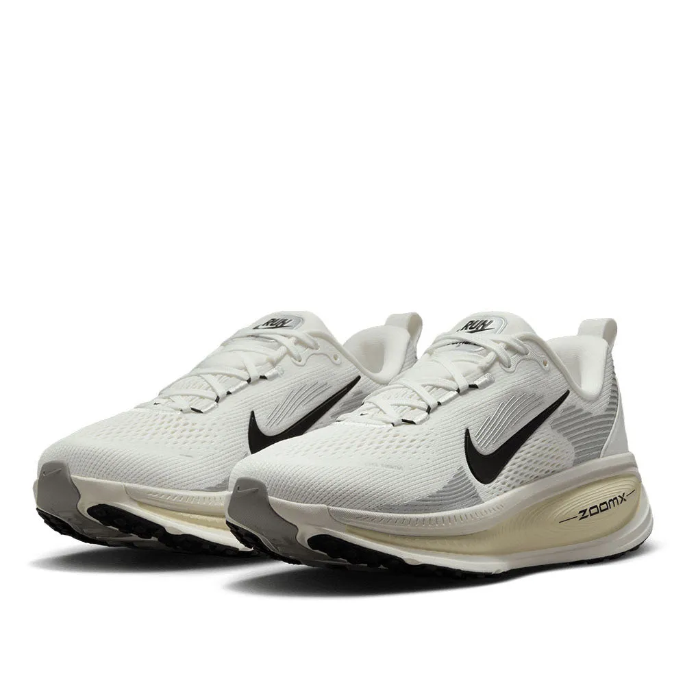 Nike Women's Vomero 18 Running Shoes