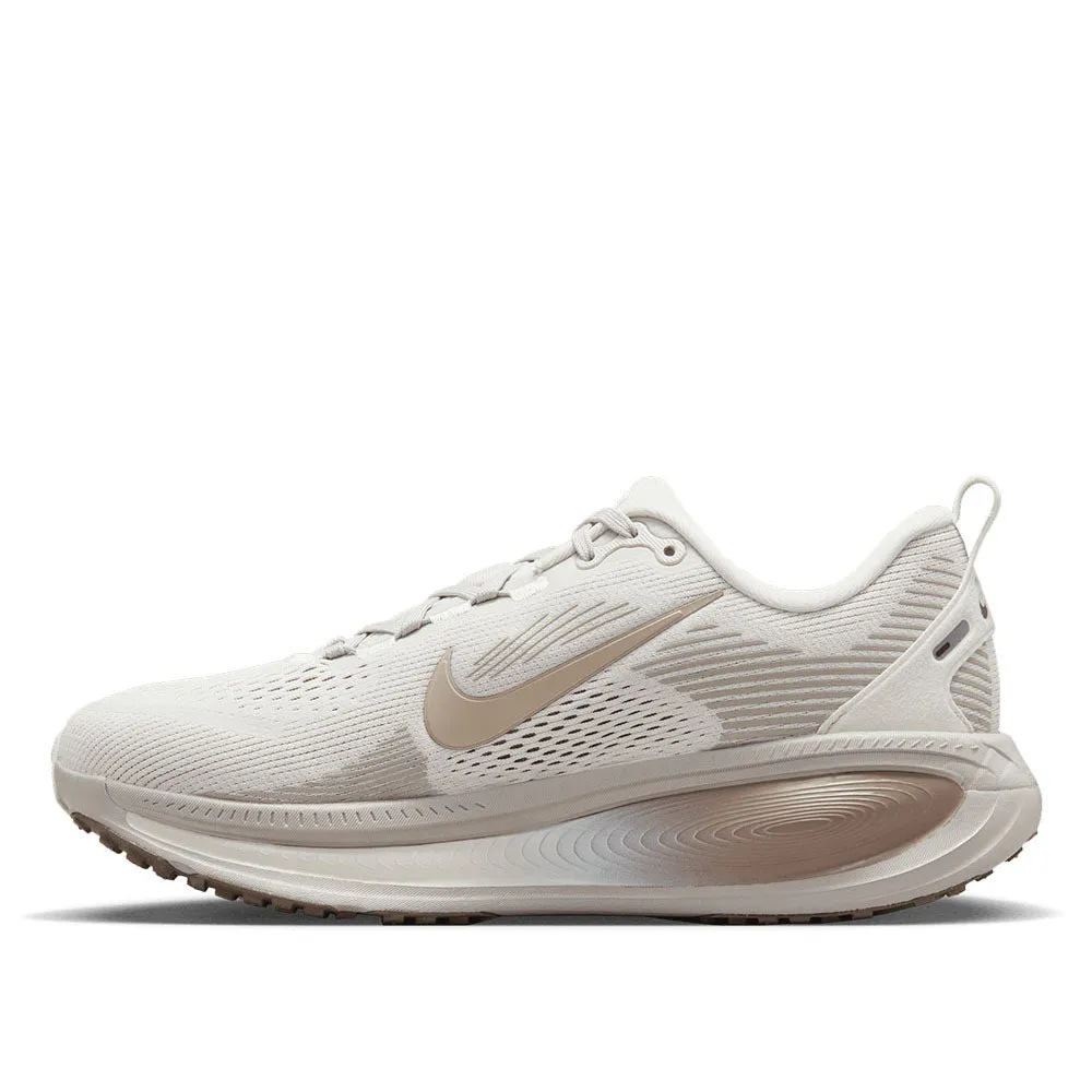 Nike Women's Vomero 18 Running Shoes