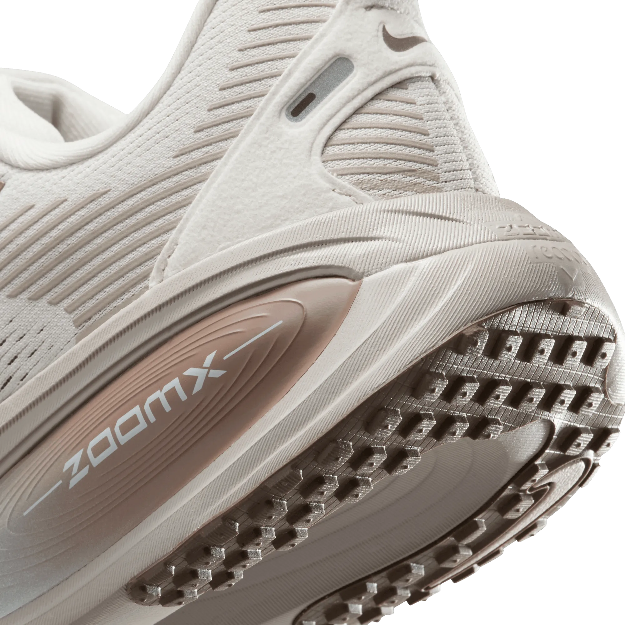 Nike Women's Vomero 18 Running Shoes