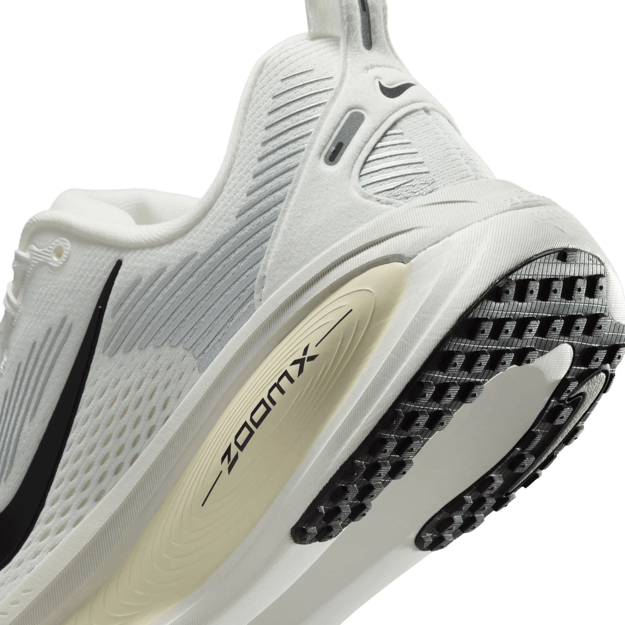 Nike Women's Vomero 18 Running Shoes