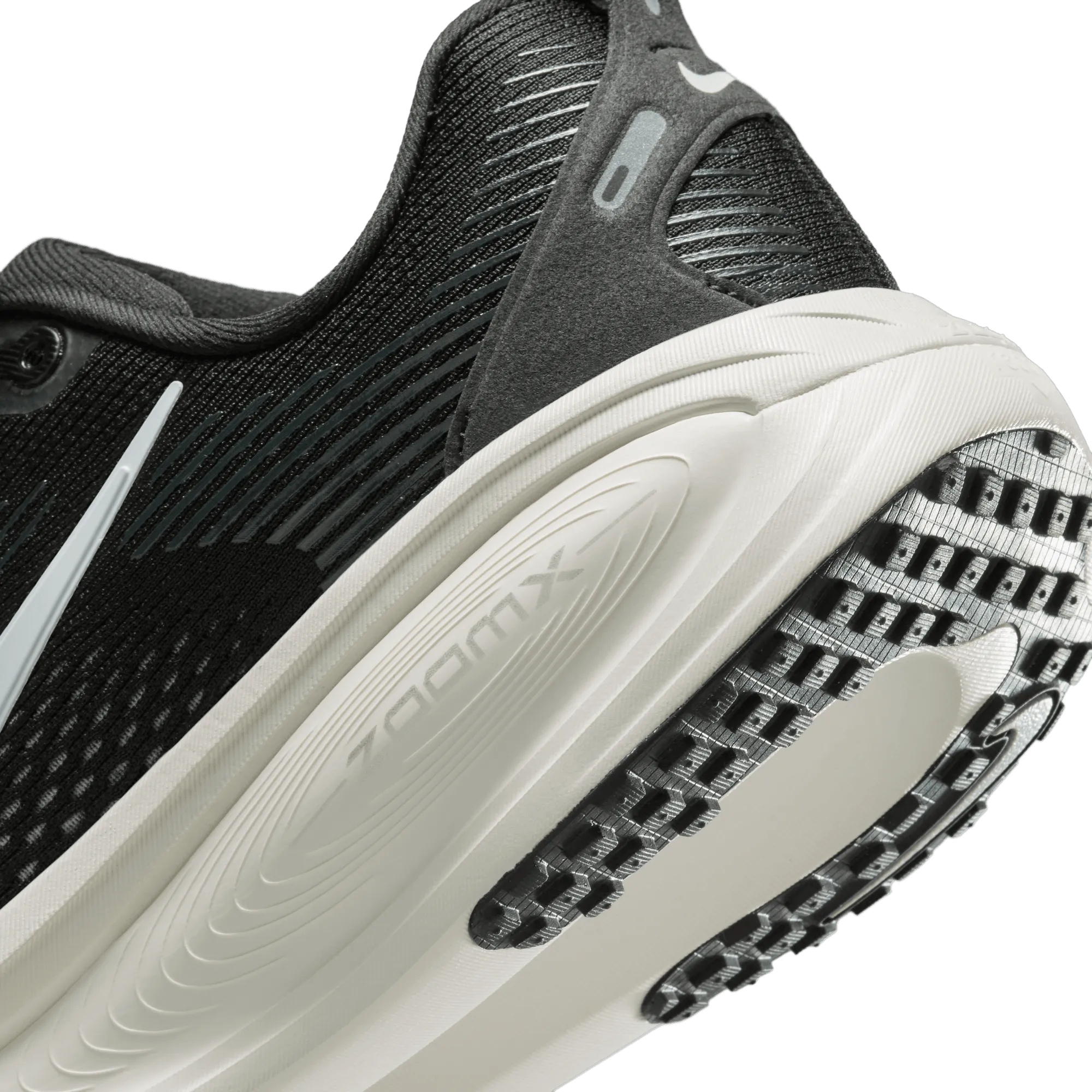 Nike Women's Vomero 18 Running Shoes