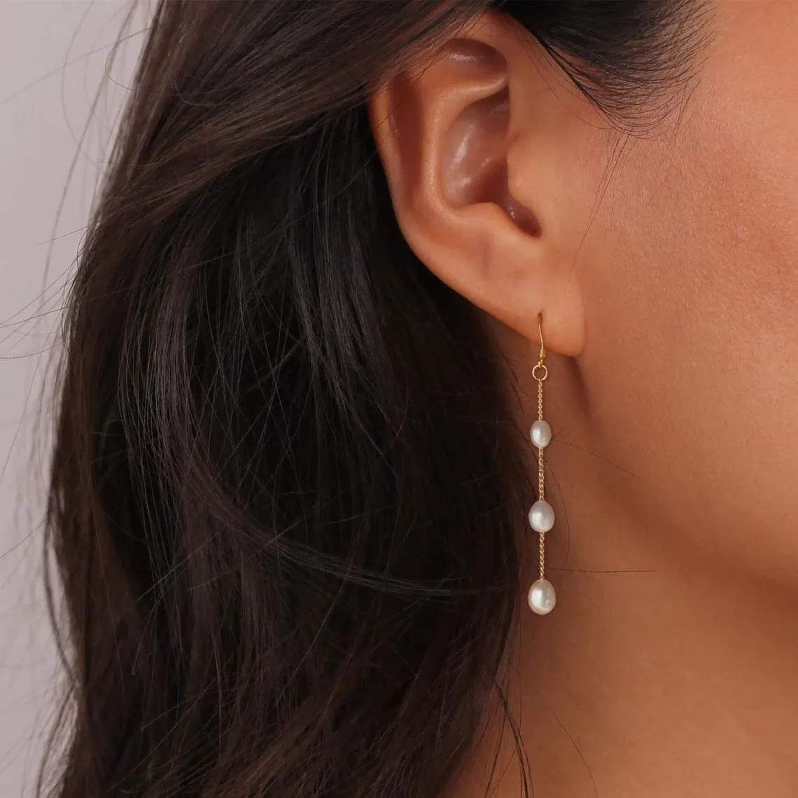 Pearl Drop Earrings for Women, Trendy 18k Gold Plated Pearl Dangle Earrings Dainty Pearl Earrings for Women Hypoallergenic Gold Tassel Earring Cute Pearl Jewelry Gifts for Her
