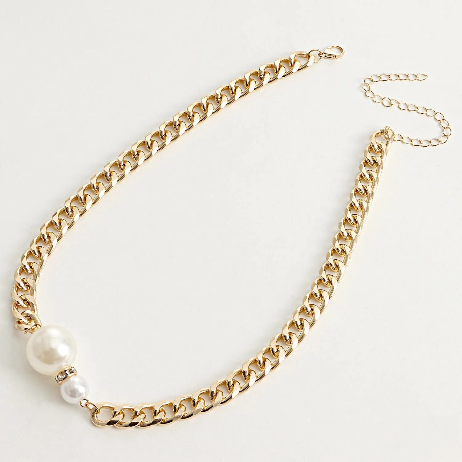 Pearl Necklaces for Women Gold Plated Pearl Necklaces Dainty Pearl Pendant Choker Necklaces Trendy Personality Pearl Statement Jewelry for Women